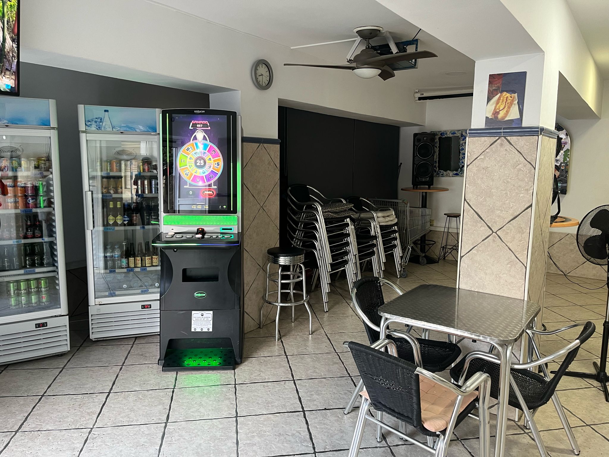 Interior de Ciber Café Punto Azul